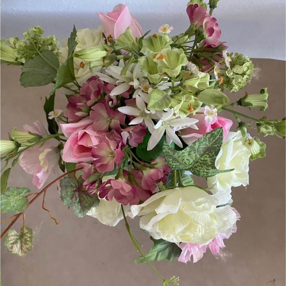 Artificial flowers Potted plant pot home decor roses faux flowers arrangement - Picture 3 of 6